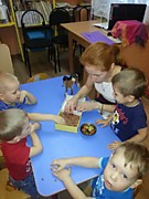 Работа с чечевицей и рисом. "Накорми лошадку"