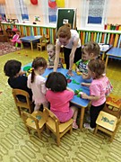 Играем пособием из фетра "Яблоня - груша"